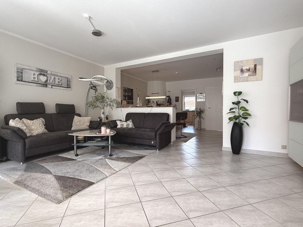 Hochwertig ausgestattetes REH mit viel Platz und traumhaft angelegtem Garten in Königsbrunn