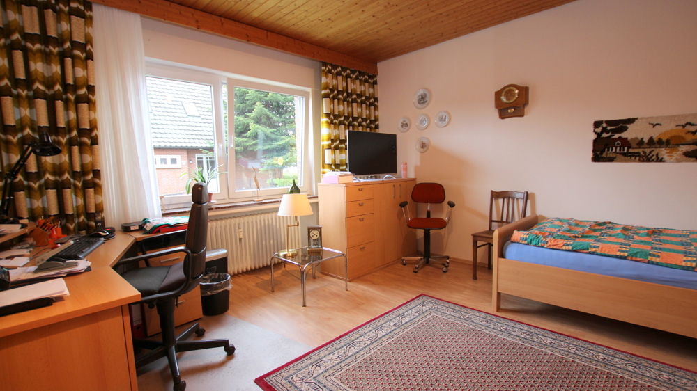 Gepflegtes Zweifamilienhaus mit zwei Garagen und Garten in ruhiger Lage von Bad Zwischenahn-Wehnen