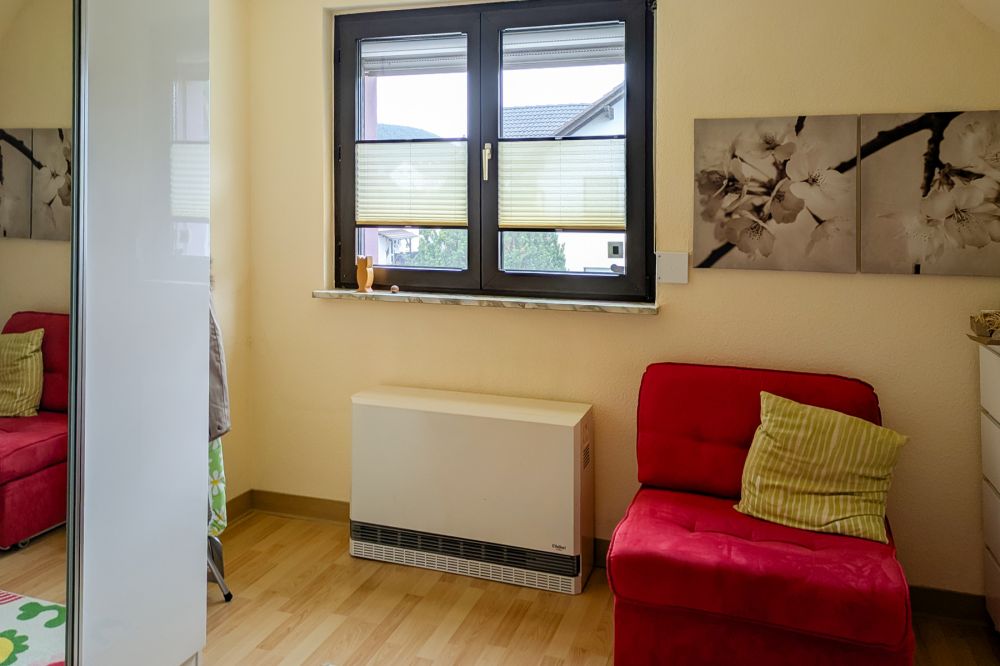 Einzugsbereites Einfamilienhaus wartet auf Sie: Interessante Immobilie in ruhiger Lage  in Höchst!