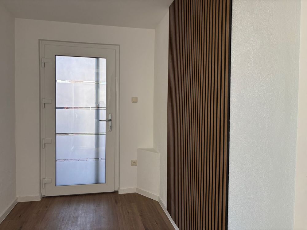 Charmante Doppelhaushälfte auf dem Heilsberg: Mit neuem Dach, Heizung und PV-Anlage