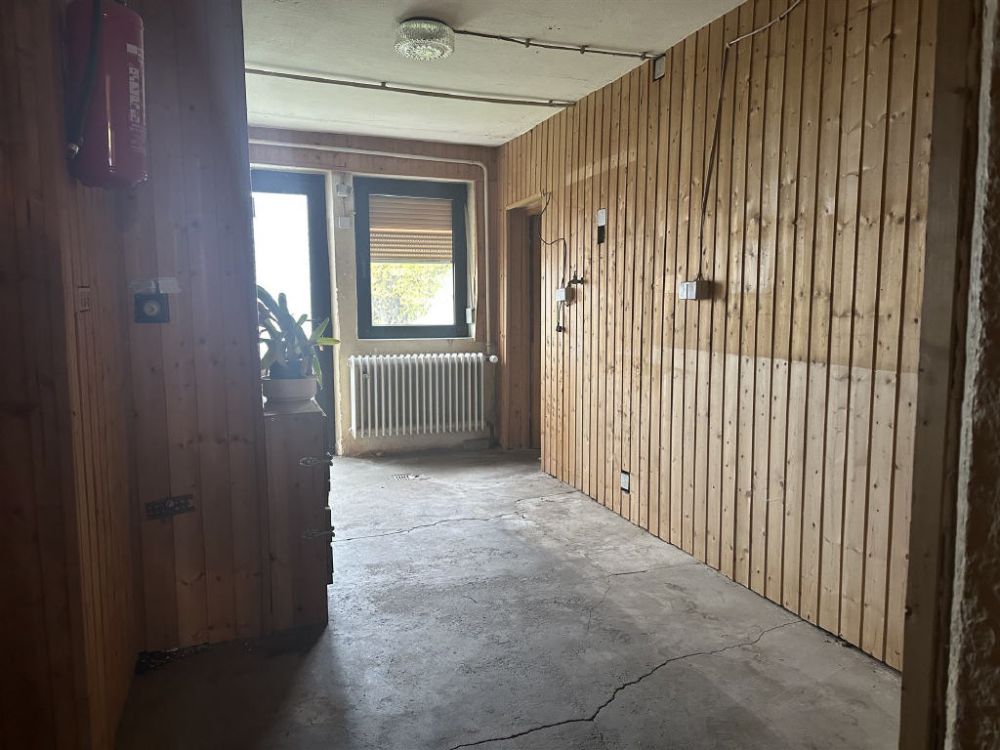 Vielseitiges Wohnhaus mit großem Grundstück und separater Einheit