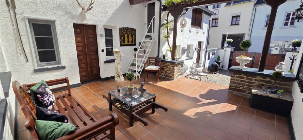 Ehemaliges  Weingut mit Charme! Hochwertig u. umfassend modernisiert!