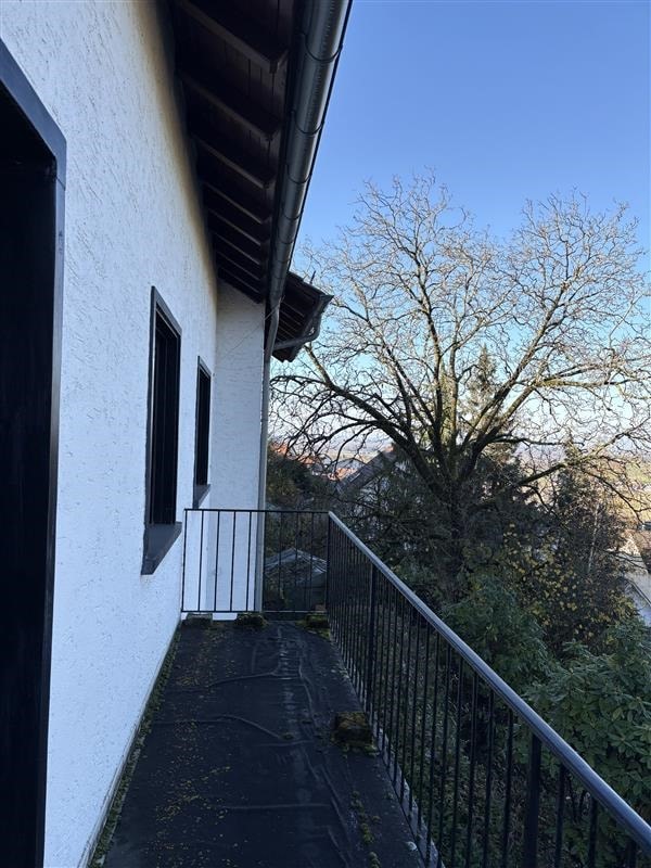 Charmantes Zweifamilienhaus mit Ausbaupotential!