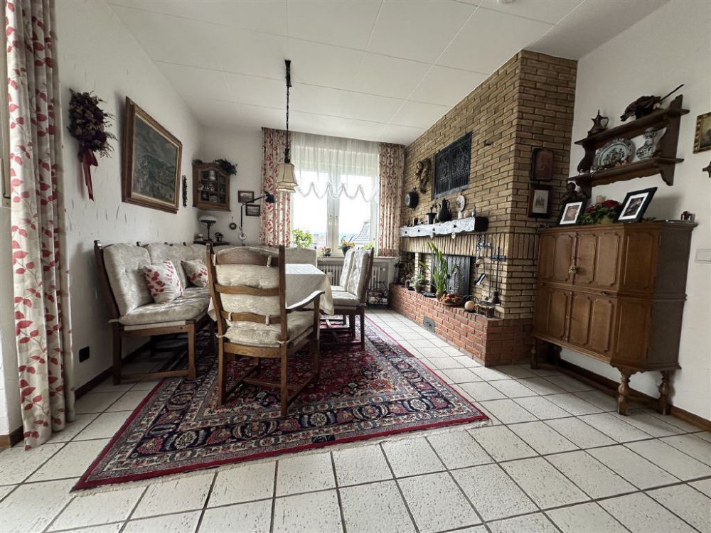 / Domizil mit Potenzial: Großzügiges Zuhause für mehrere Generationen oder zur Vermietung