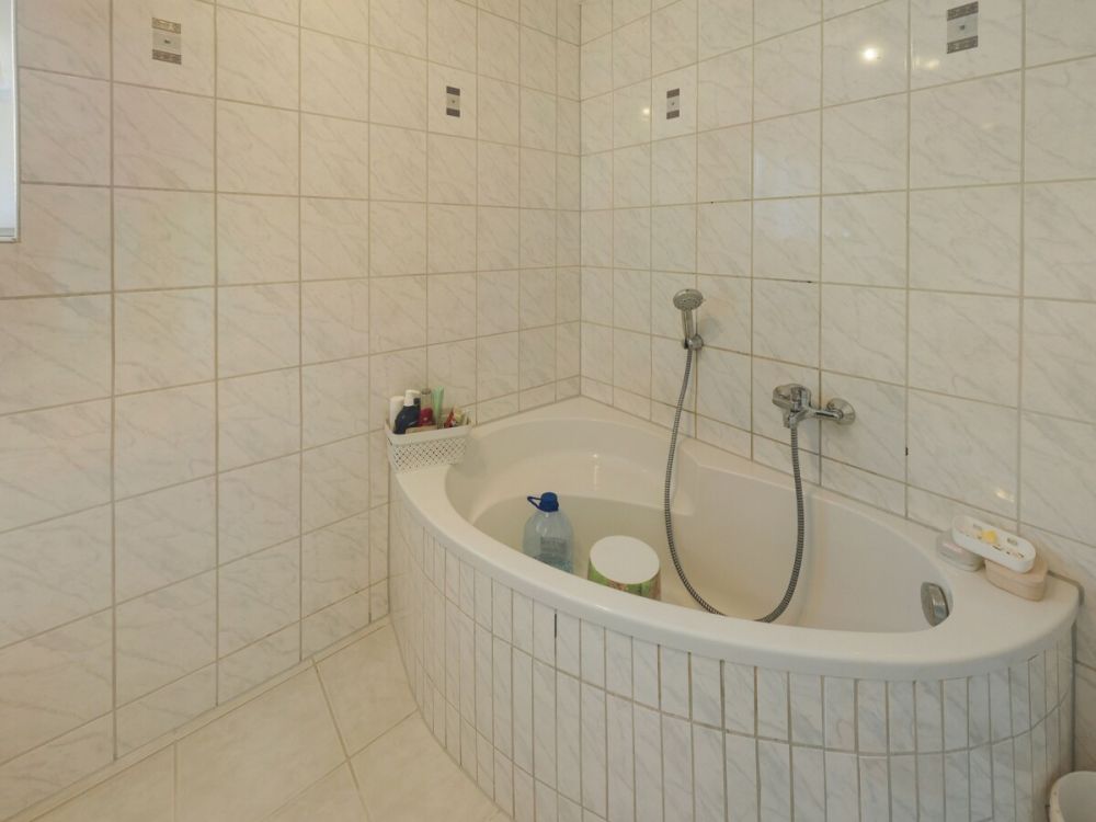 Großzügiges Wohnen für die Mehrgenerationenfamilie oder Kapitalanlage mit Wertsteigerungspotential - hier wird beides möglich! (7)