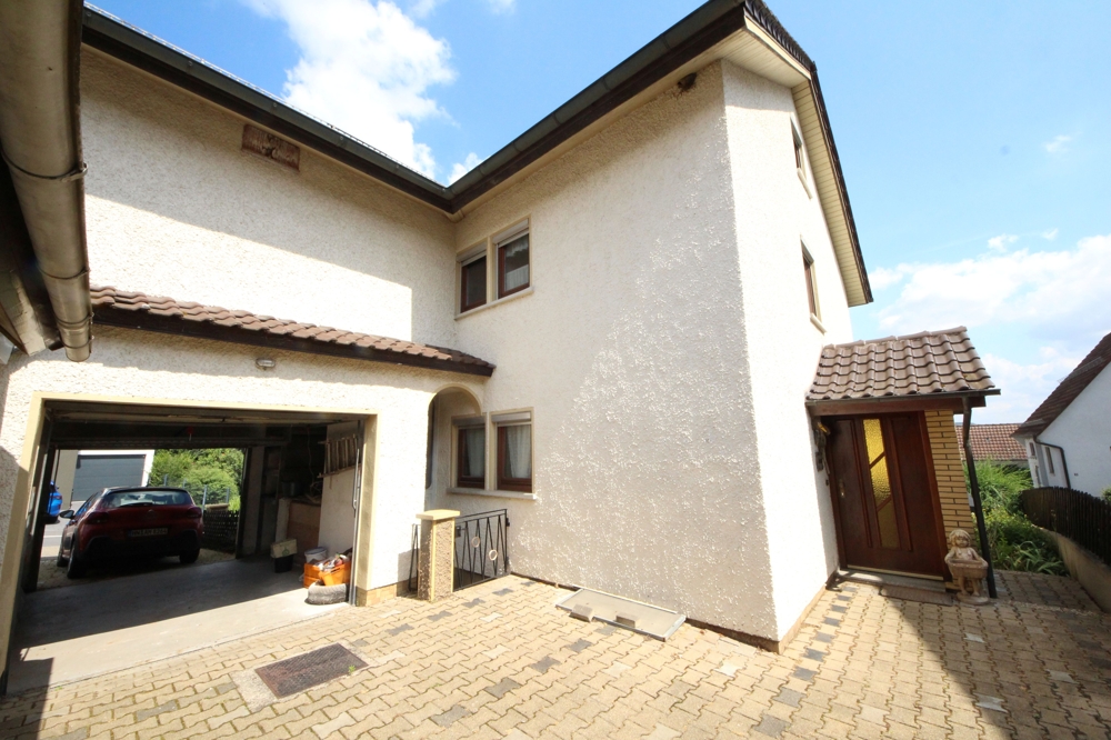 Ansicht Garage u. Wohnhaus