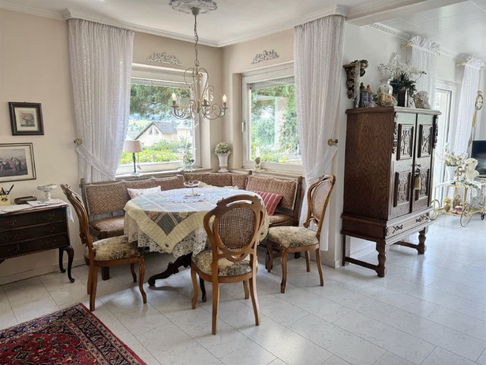 Charmantes Wohnhaus auf parkähnlichem Grundstück