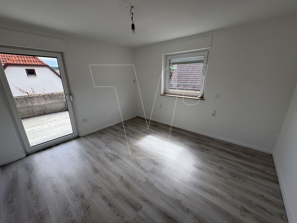 Sanierte und sehr gepflegte Wohnung mit großem Balkon!