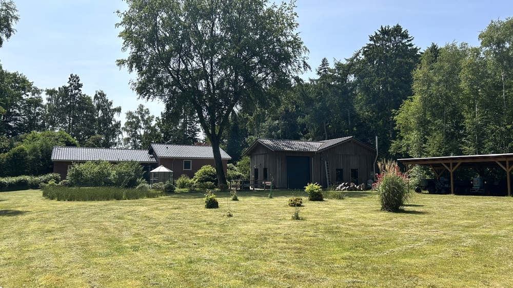 Charmantes Landhaus mit Nebengebäude und Parkgrundstück in idyllischer Wohnlage in Bad Zwischenahn