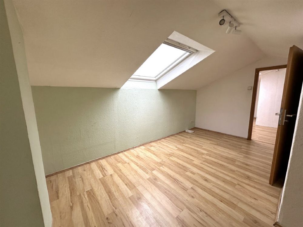 / Mehr als nur 3 Zimmer: Kreativer Wohnraum mit Dachausbau in Sundern!