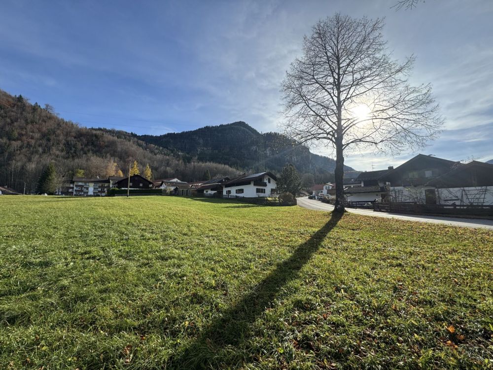 Ruhiges Grundstück für eine großzügige Bebauung mit einem Einfamilienhaus oder einem Doppelhaus