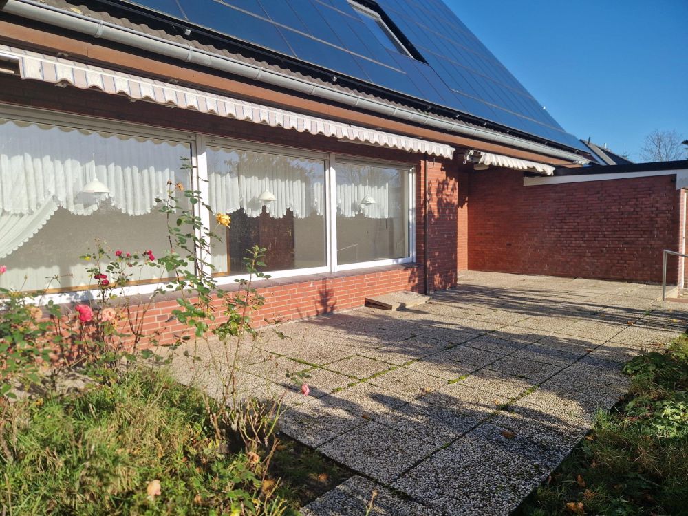 Terrasse mit Markise als Sonnenschutz