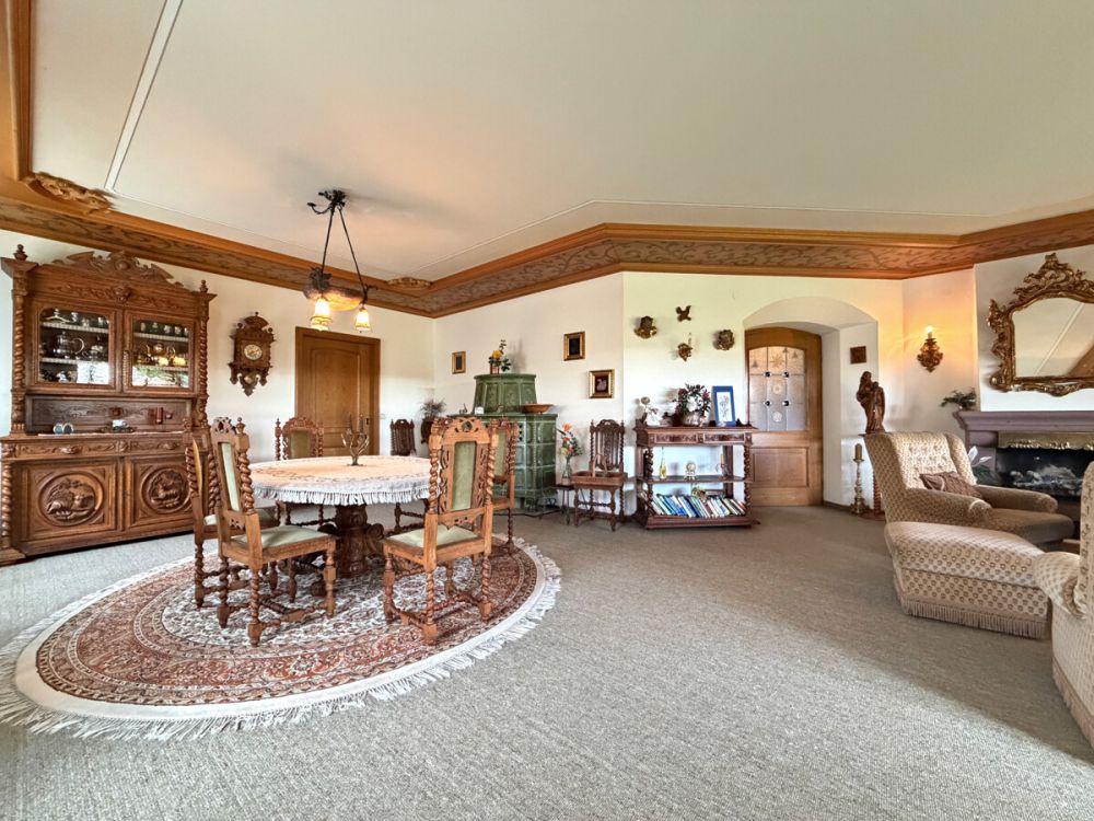 Naturidylle und Baukunst vereint: Stilvolles Wohnen in ruhiger Ortsrandlage