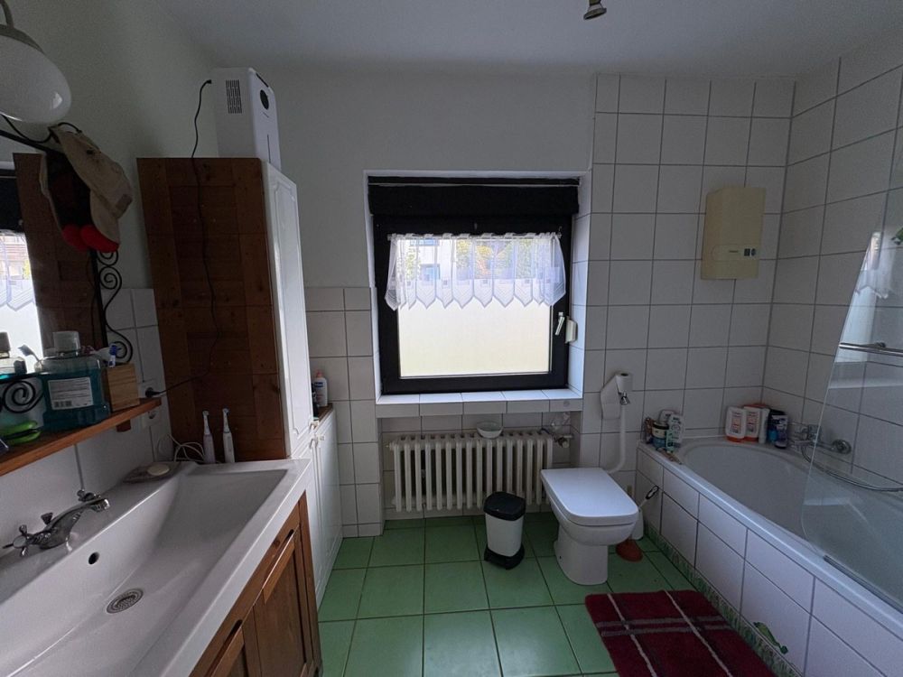 Bezugsfrei ab 01.01.2026: Geräumiges Reihenmittelhaus mit Garten in ruhiger Lage von Marienheide