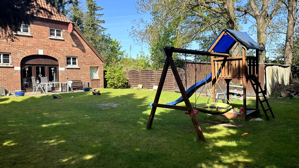 Grundstück mit Altbestand zur Neubebauung mit 4 EFH o. 2 Doppelhäusern) in Wehnen /nahe Stadtrand OL