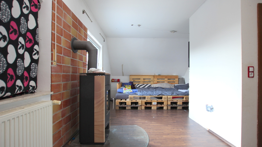 Kapitalanlage! Solide Doppelhaushälfte mit PV-Anlage, Garage und großem Gartenbereich in Friesoythe