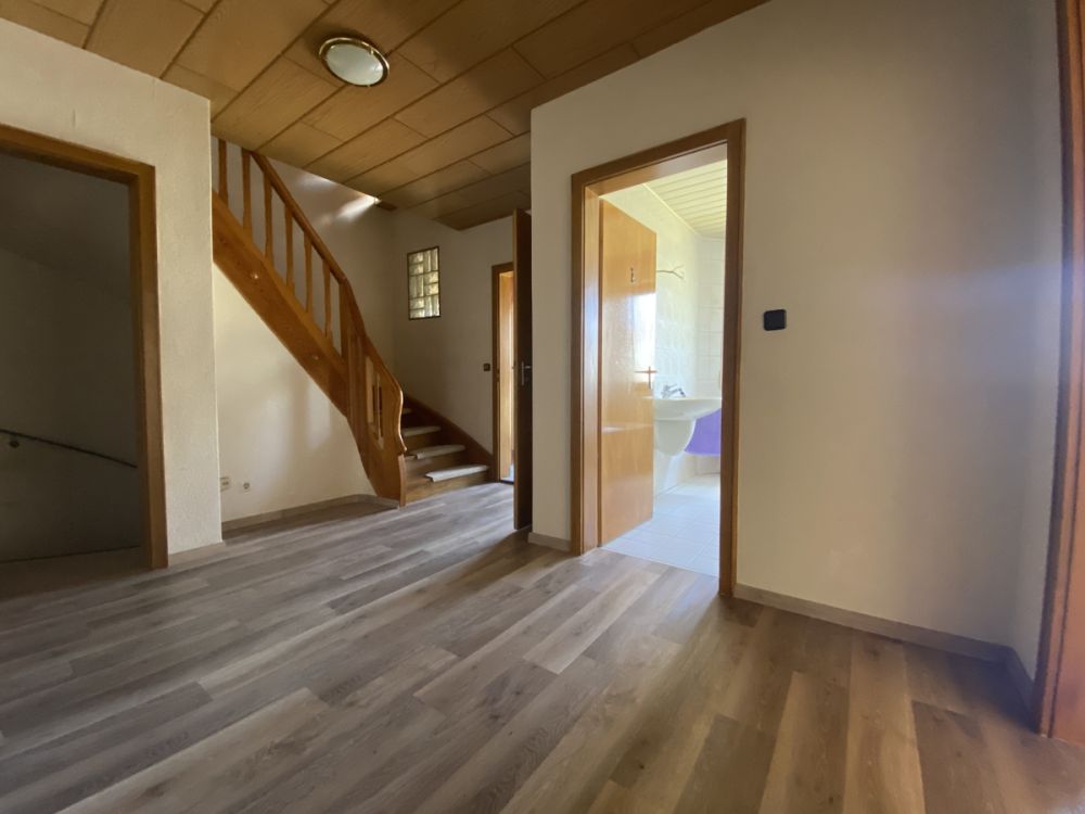 Wohnen am Merklsteig - Charmantes Reihenmittelhaus mit Garage, Wintergarten, Freischwimmbecken und zusätzlichem Gartengrundstück in begehrter Wohnlage in Weiden!