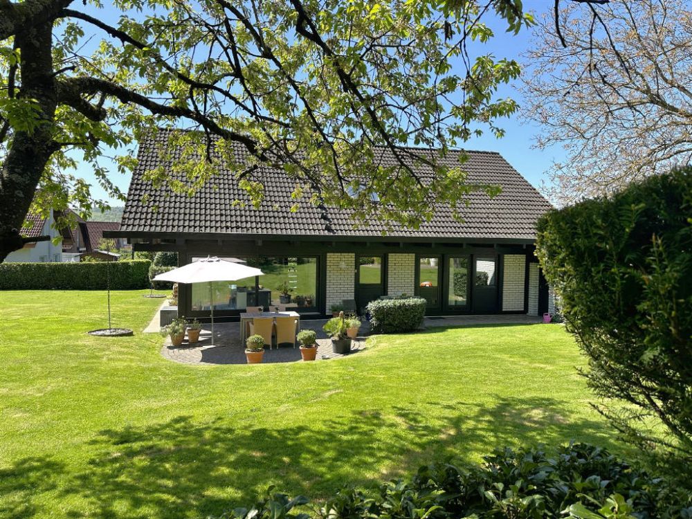 / Architektonisches Highlight in Waldrandlage!