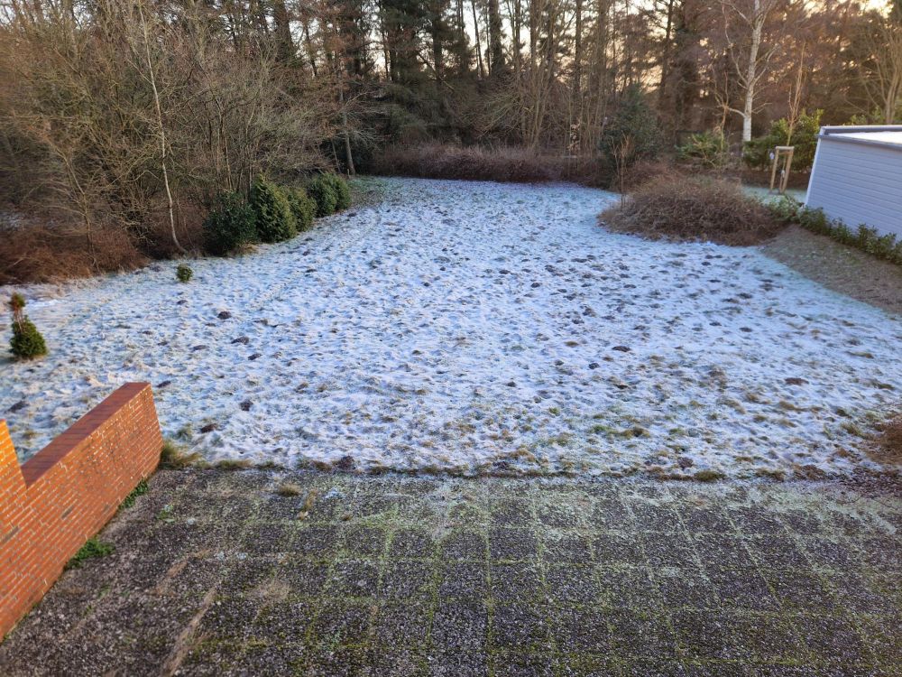 Terrasse und anliegender Garten