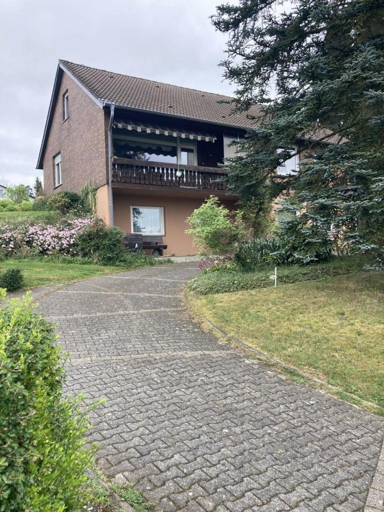 Solides Einfamilienhaus mit phantastischem Weitblick