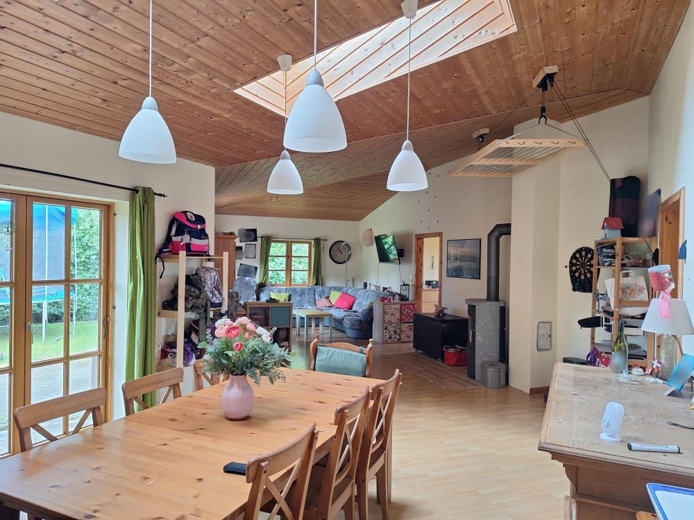 Hyygeliges, ebenerdiges Holzhaus in ruhiger Feldrandlage