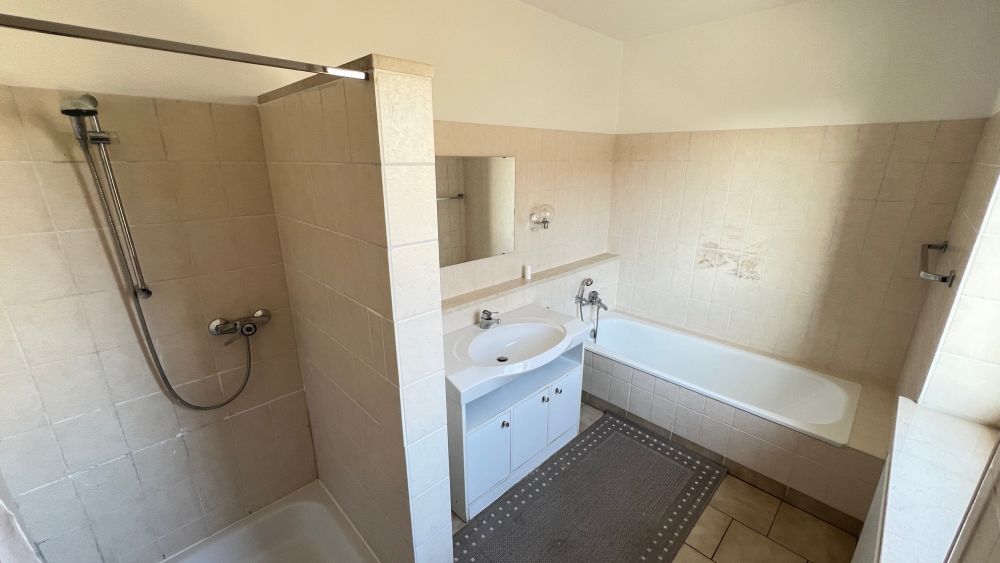 Geräumiges Reihenhaus mit viel Wohnfläche und solider Bausubstanz in Hallbergmoos