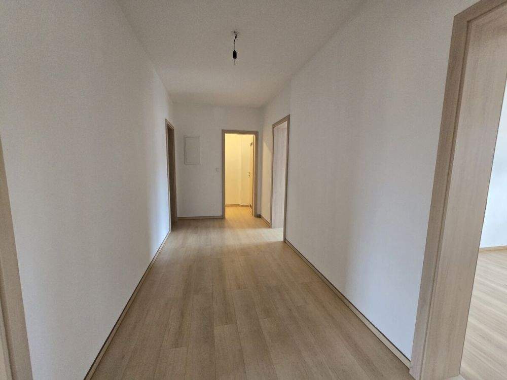 3-Zi.-Wohnung mit Balkon, 
Stellplatz und großzügigem Wohnbereich