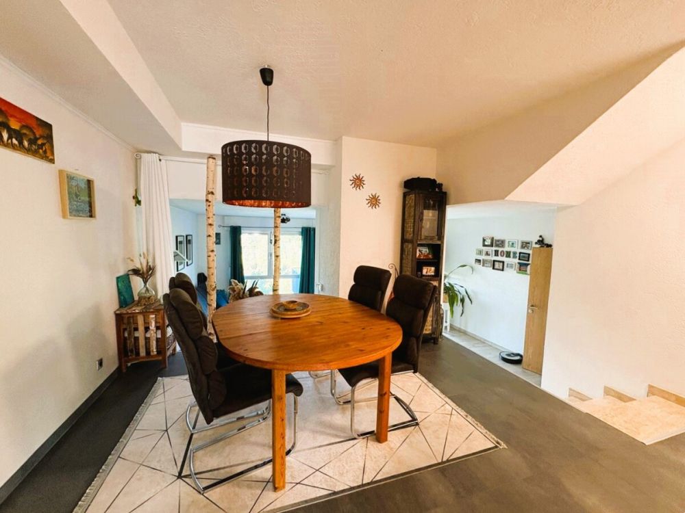 Moderne und gepflegte Split-Level-Wohnung in Bensberg