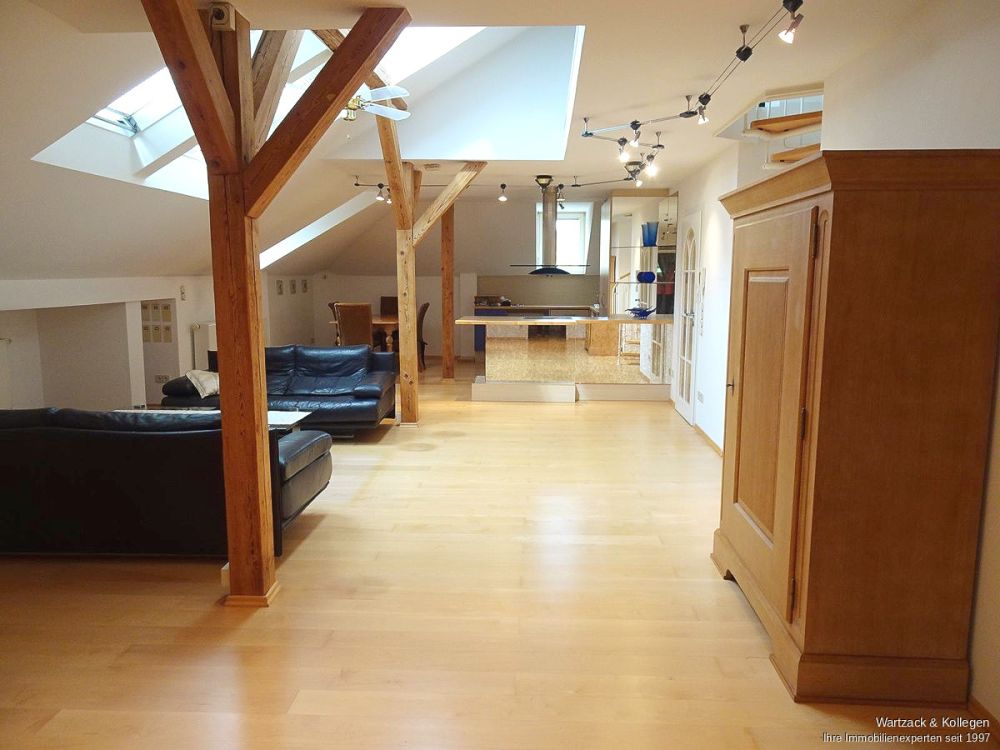großzügige Dachgeschosswohnung im edlen Gewand in Schwabach