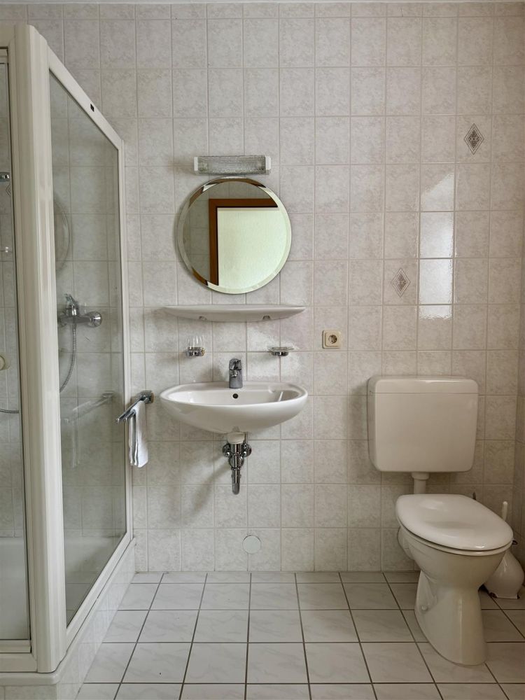 linkes Haus - Duschbad EG