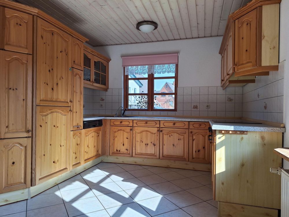 Zauberhaftes Holzbohlenhaus mit Einliegerwohnung in Mohrkirch