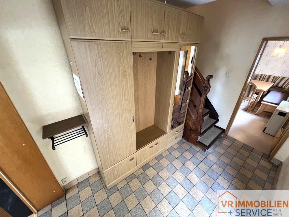 Einfamilienwohnhaus mit Nebengebäuden und Scheune im Ortskern von 97702 Seubrigshausen!