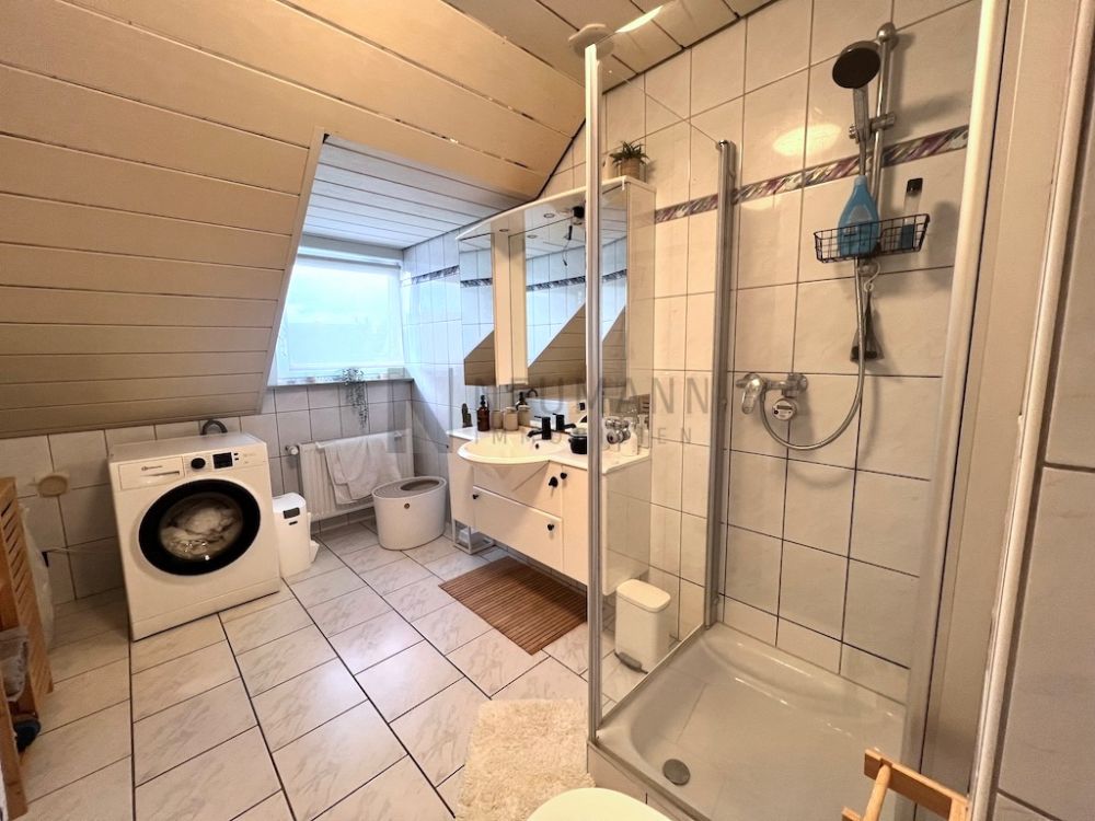 Große, helle 4 Zimmer Wohnung mit Loggia in Mörfelden