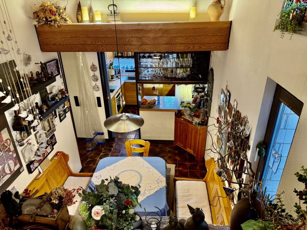 Architektur mit Charakter
großzügiges Split-Level-Haus mit 
separaten Vordergebäude, Garten & Garage