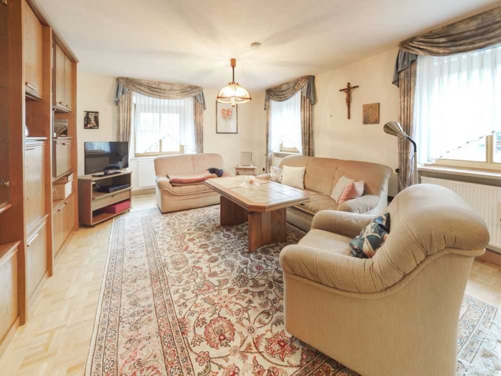 Wohnen mit Blick auf die Altmühl - Großes Einfamilienhaus in Ornbau! (8)