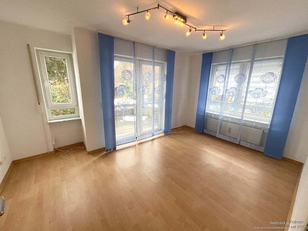 Schlafzimmer mit Austritt zur Terrasse