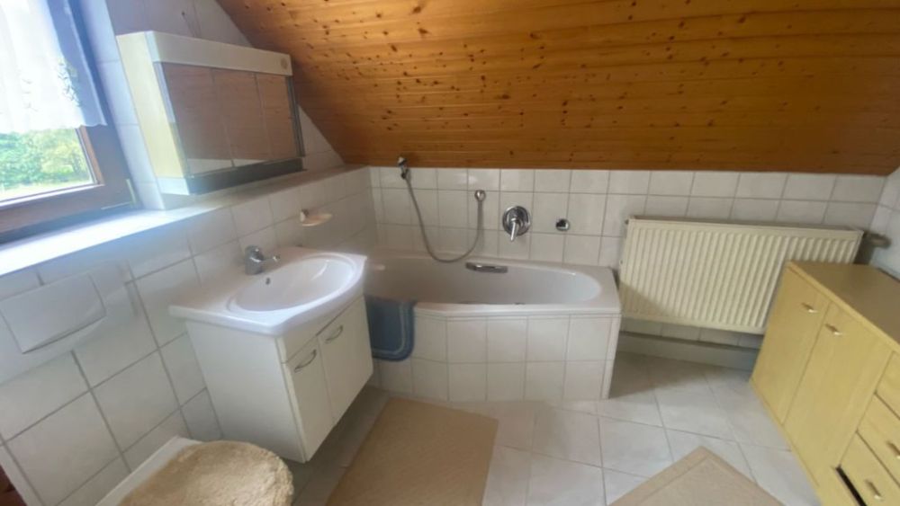 Großzügiges Zweifamilienhaus an Ortsrandlage