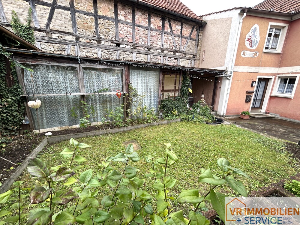 Haus mit Geschichte: Ehemaliger Dorfladen mit Wohnhaus und Nebengebäuden in 97645 Urspringen!