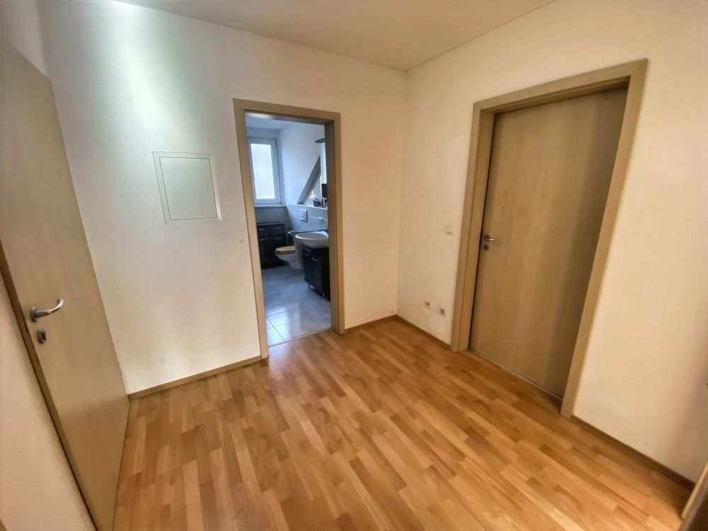 Schöne 2 Zimmer Dachgeschosswohnung zentral in Ismaning