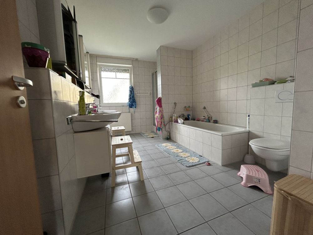 Doppelhaushälfte mit langfristigem Mietvertrag!