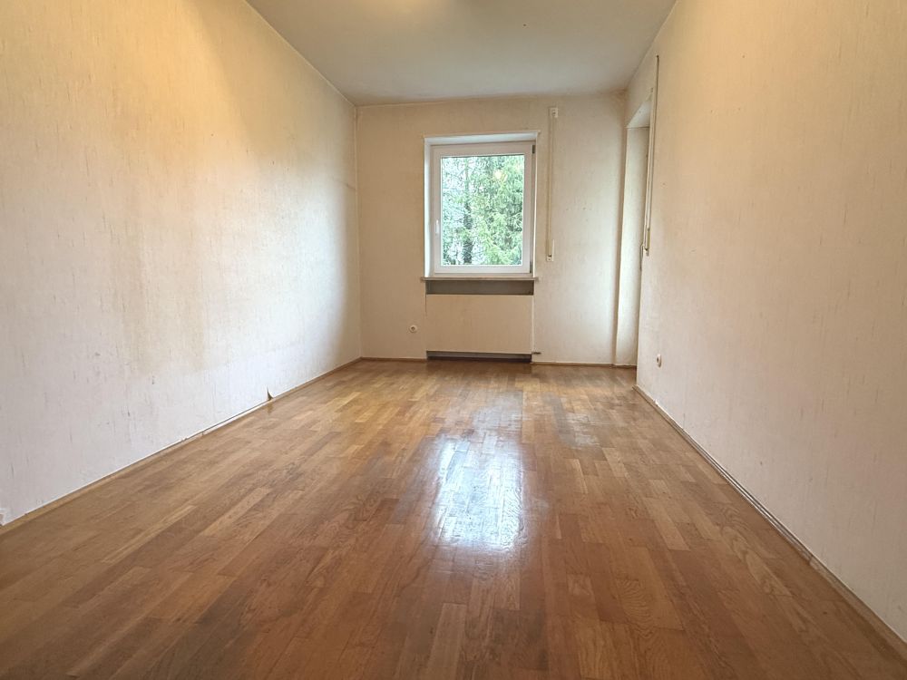 Interessantes Einfamilienhaus auf großem Eckgrundstück in Bobingen