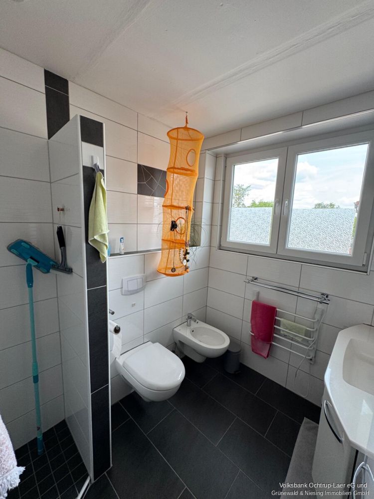 Exklusives Reihenmittelhaus mit schönem Garten in ruhiger Wohnlage als Kapitalanlage !