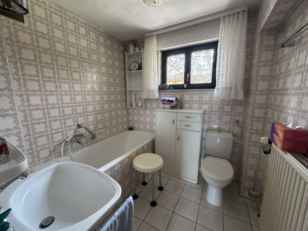 Charmantes Einfamilienhaus mit idyllischem Garten und vielseitigem Nebengebäude