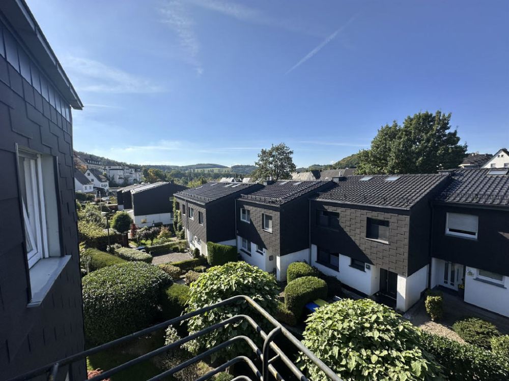 / Großzügige Doppelhaushälfte in Meschede - 
mit Platz für die ganze Familie!