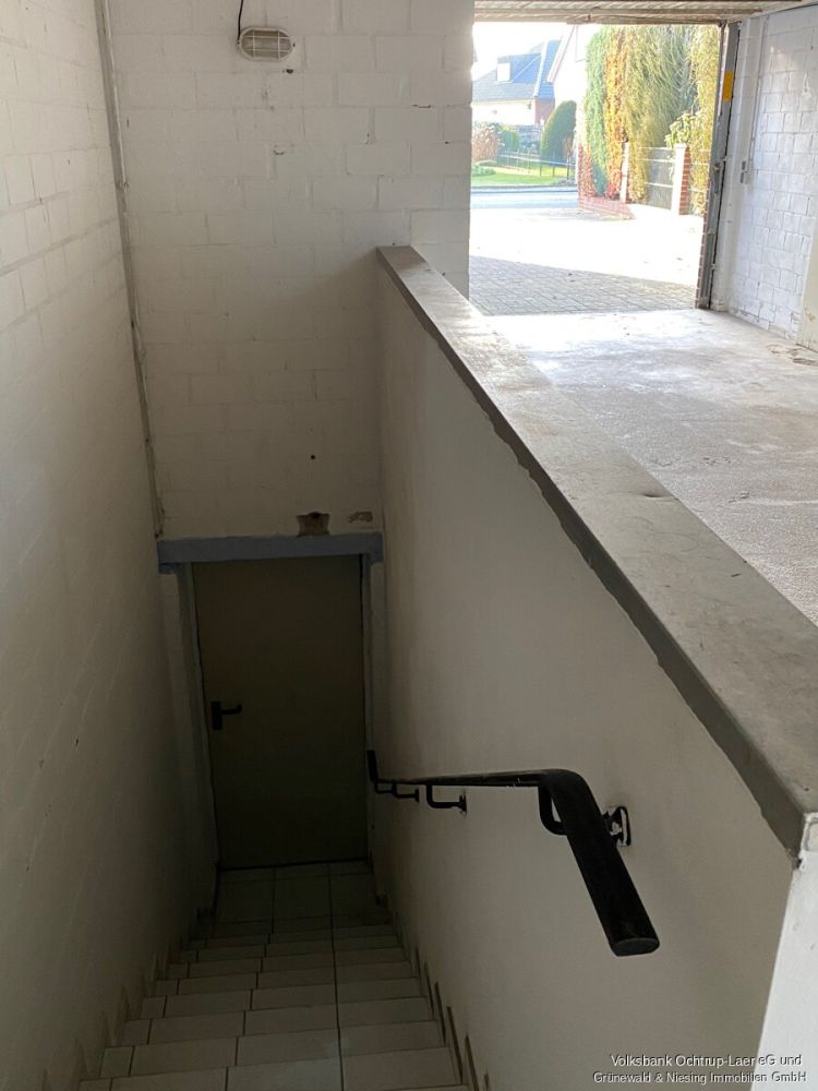 Kellereingang aus der Garage