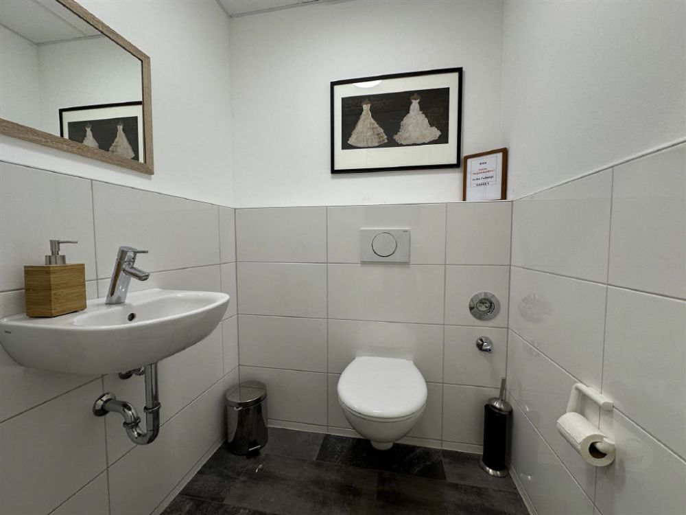 / Ihr neuer Standort in der Fußgängerzone - Hohe Passantenfrequenz!