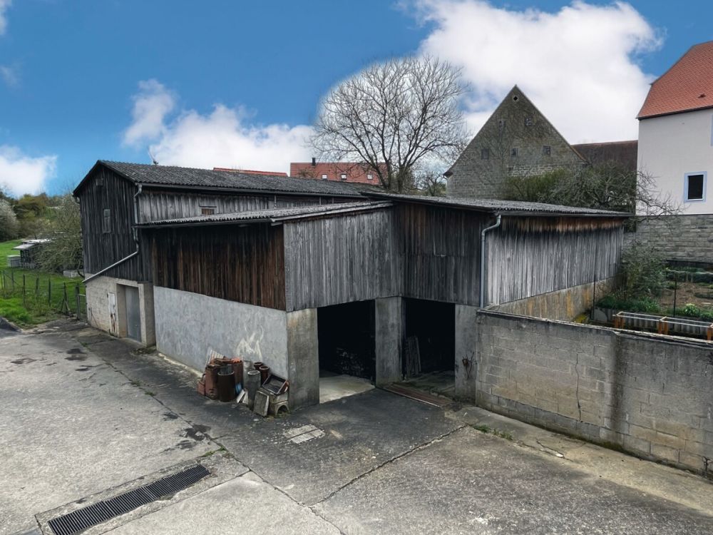 Großzügiges Wohnen in ländlichem Umfeld mit genügend Platz für die ganze Familie und deren Hobbys! (8)