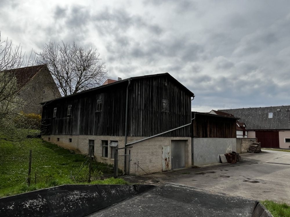 Großzügiges Wohnen in ländlichem Umfeld mit genügend Platz für die ganze Familie und deren Hobbys!