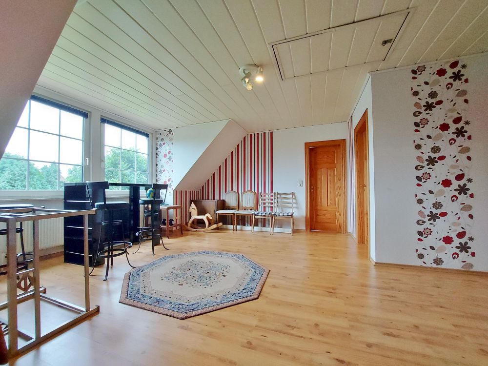 Großer Wohntraum (ca. 202 m²) mit Doppelcarport und angrenzender Weidefläche in Beringstedt