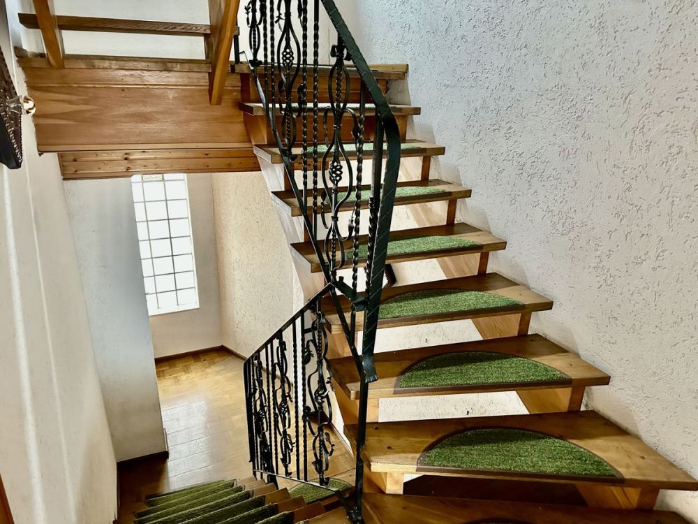 Charmante, gepflegte Immobilie mit Potenzial
Garagen, Carport und Garten